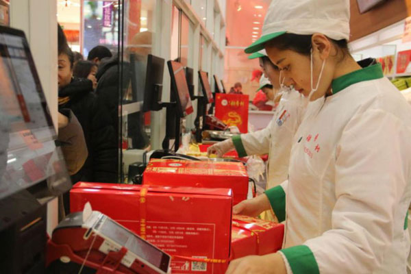 北京稻香村派发“过年糖”1