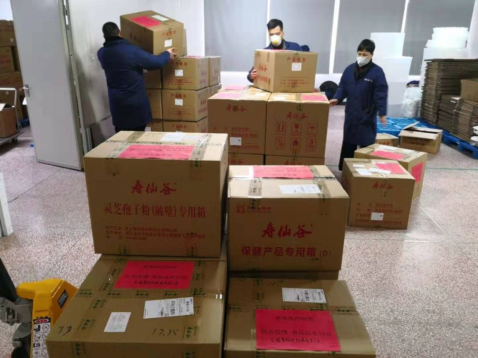 寿仙谷仓储中心正在打包、清点本次捐赠物资