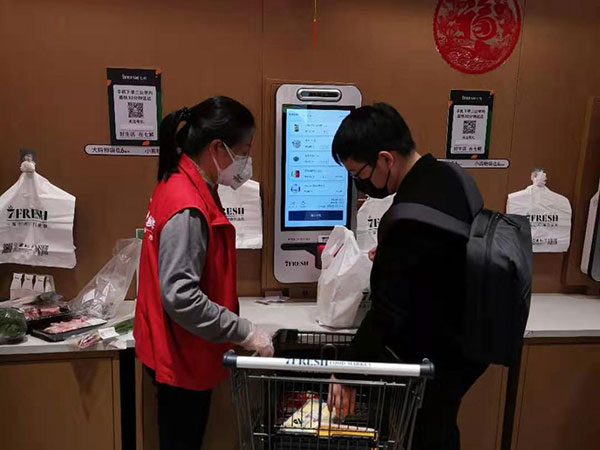 京东七鲜超市广州保利店员工坚守一线