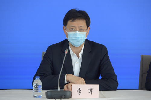 上海市地方金融监督管理局副局长李军介绍情况