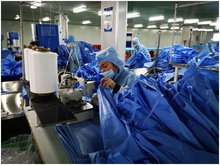 长垣市卫材企业开足马力加快生产防护物资