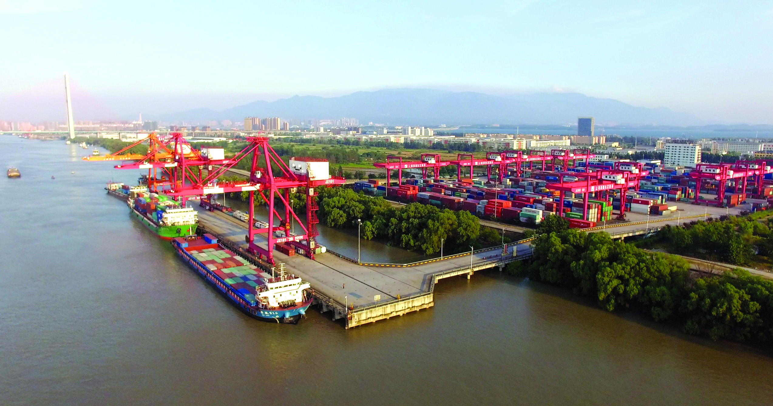 港口看经济九江港全力保障江西北大门水运物流安全畅通