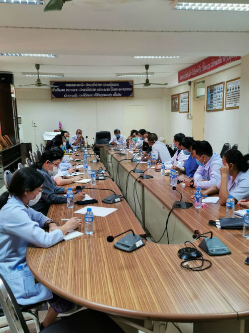 3月30日，在老挝万象唯一已收治确诊病例的政府指定接诊医院150医院，中国抗疫医疗专家组成员与该院院