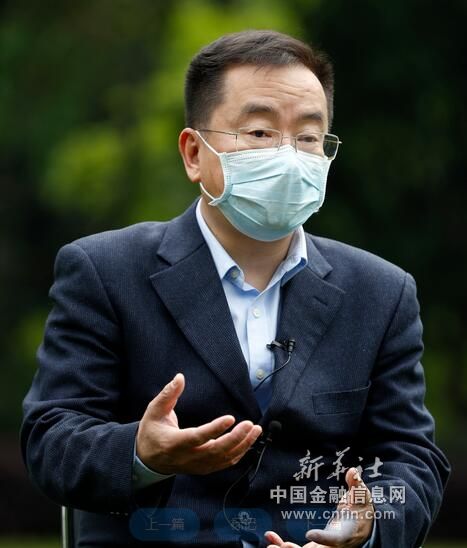 中央指导组专家组成员、北京朝阳医院副院长童朝晖接受采访（4月10日摄）。