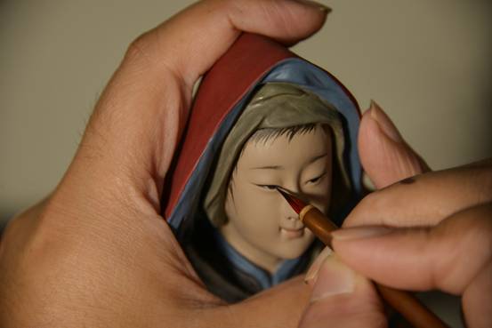 资料图片:捏活人间百态的"泥人张"已传承六代