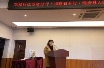 图为江苏省分行扶贫助学基金成立仪式上受助学生发言