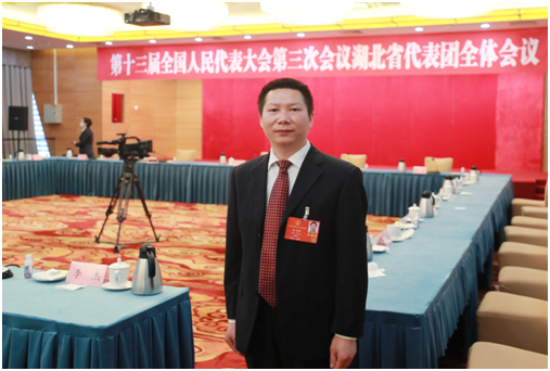 全国人大代表,神龙汽车有限公司武汉工厂焊装钣金工杨祉刚.png 全国人大代表,神龙汽车有限公司武汉工厂焊装钣金工杨祉刚.png