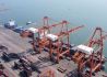 广西北部湾港首次通航10万吨级集装箱船