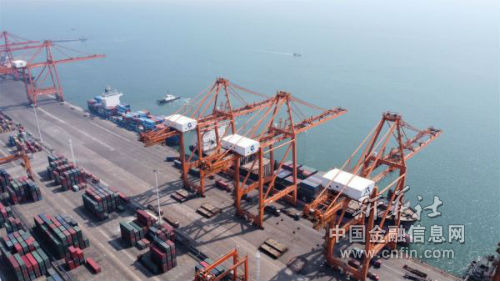 这是广西钦州港（4月15日摄，无人机照片）。照片均为新华社记者雷嘉兴摄