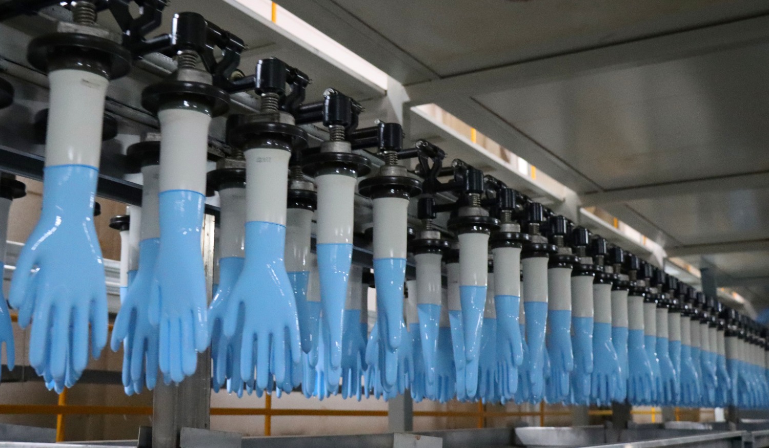 7月15日,山东蓝帆健康科技有限公司200 亿支/年高端健康防护丁腈手套